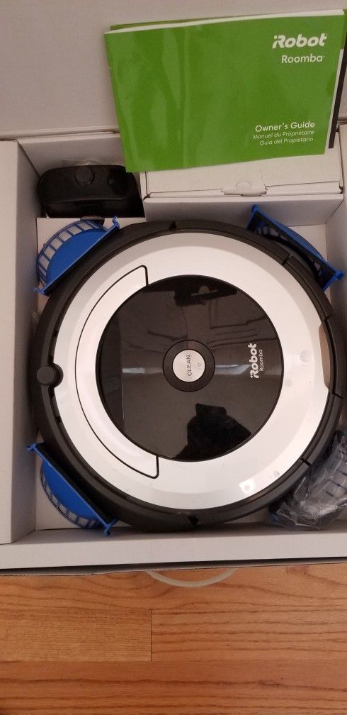 Brand NEW ROBOT VACUUM CLEANER , WORKS EXCELLENT , IN THE BOX , AII ACCESSORIES