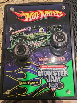 Monster Jam Grave Digger Carrying Case + 15 Monster Trucks