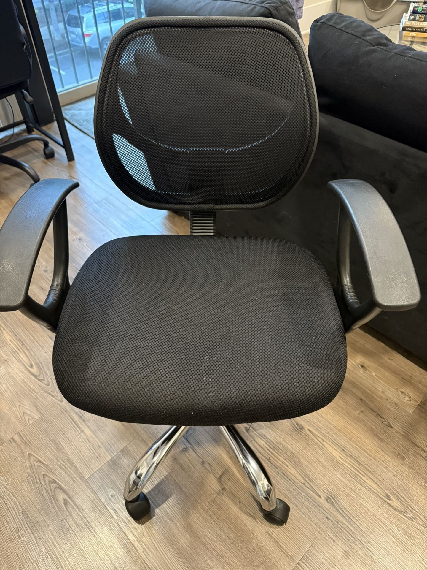 Black Mesh Office Desk Chair