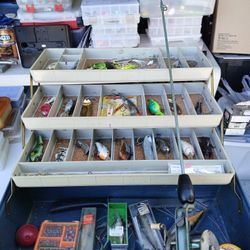 FISHING TACKLE BOX WITH LURES AND VINTAGE METAL POLE AND REEL