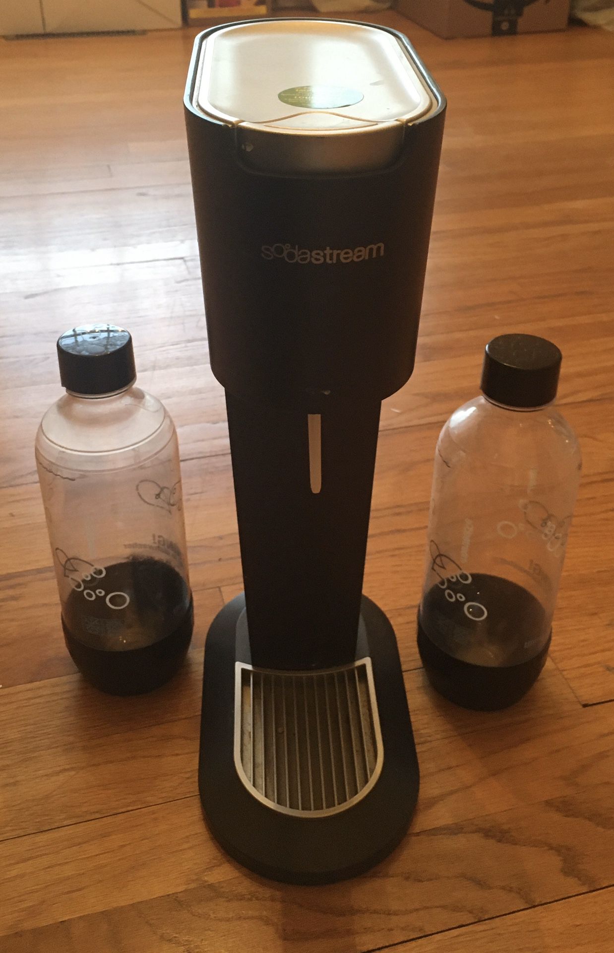 Soda Stream with CO2 Canister & 2 Bottles