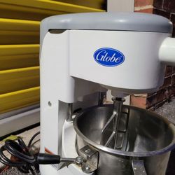 GLOBE SP5 5QT COUNTERTOP DOUGH MIXER