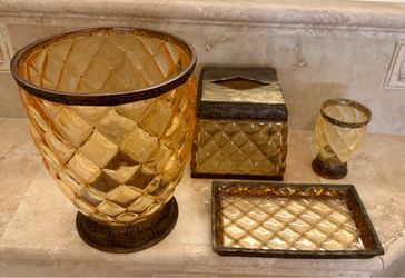 BATHROOM ACCESSORIES SET