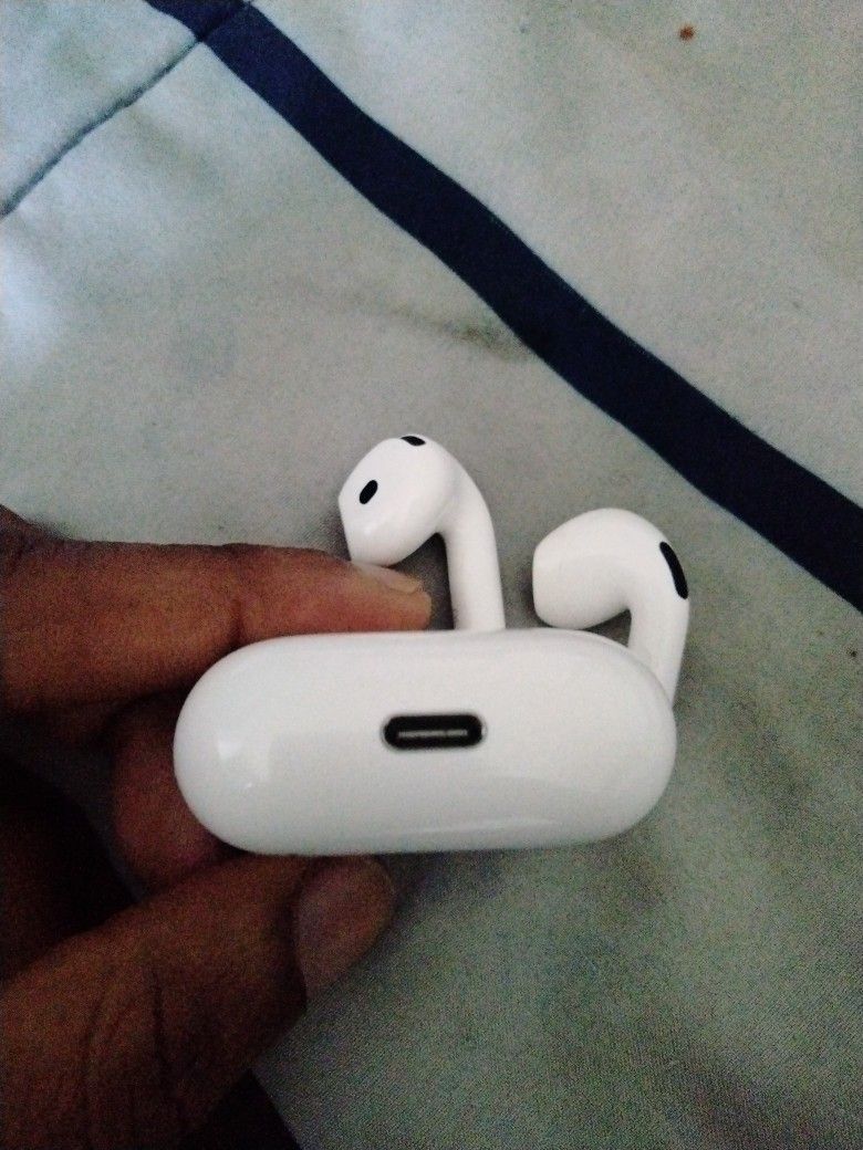 Apple Airpods 4th Generation 