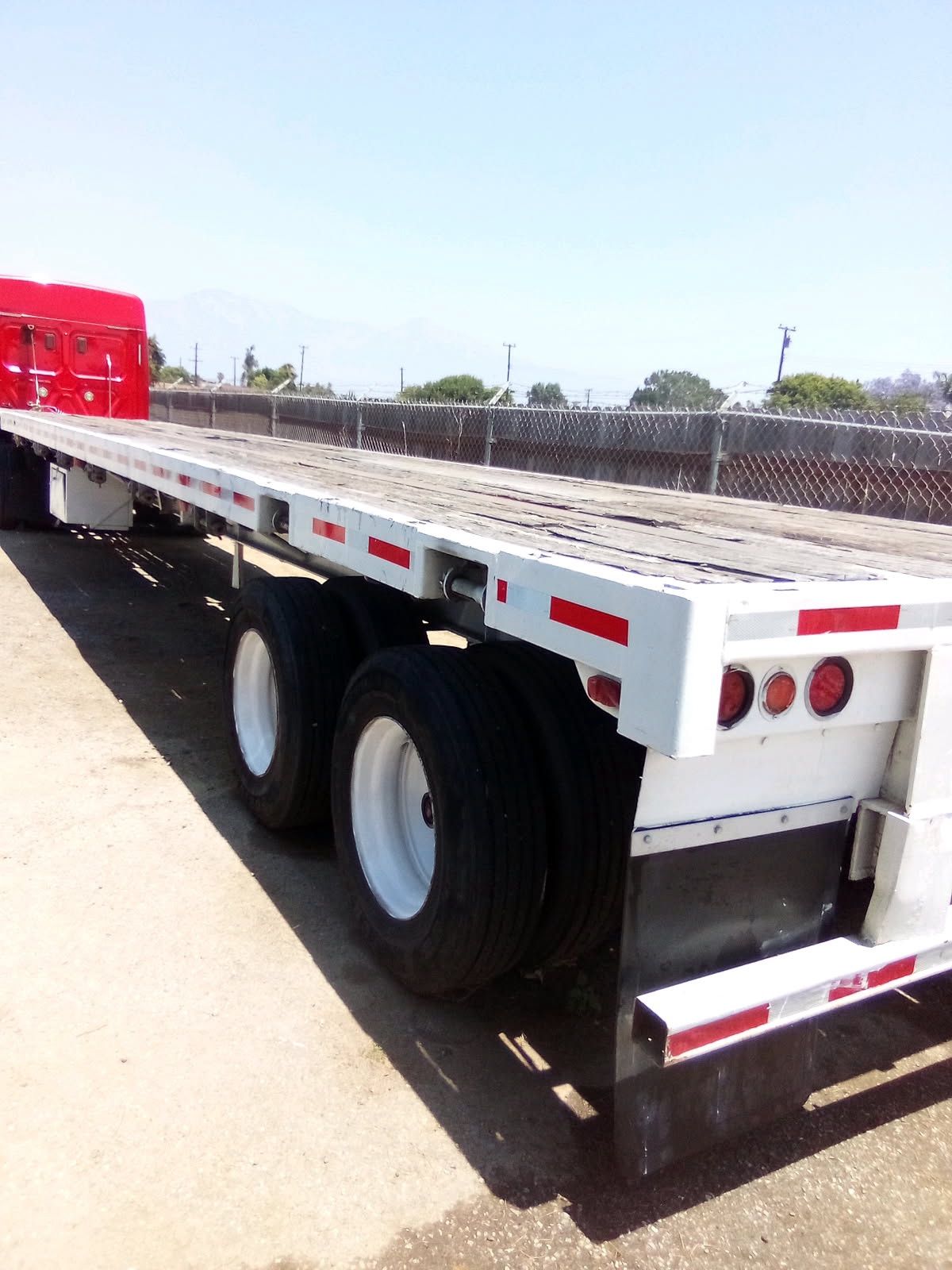GREAT DANE FLATBED TRAILER