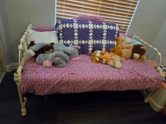 Twin size daybed