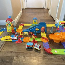 V-tech Go-go Smart Wheels Train Playset