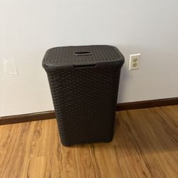 Fiel Kanguro Plastic Laundry Basket with Lid, 80 L, Assorted Colours