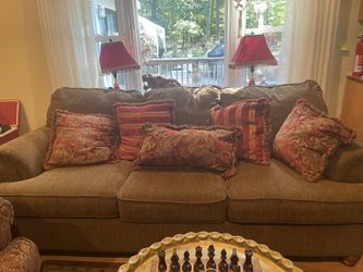 BUNDLE ALERT!!!Great condition!!! Full, comfortable, sofa, and pillows included