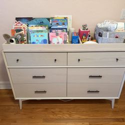 Beautiful West Elm Set - Mid Century Drawer/ Changing Table (56”) And Toddler Bed 