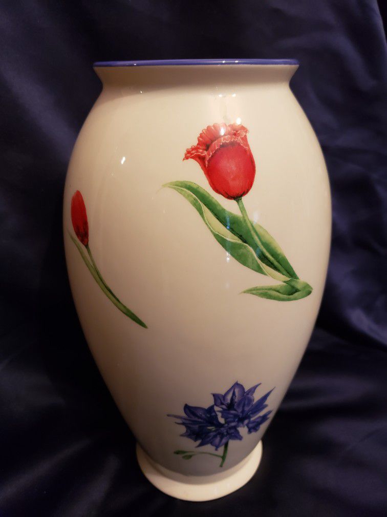 Vase White Floral  Design  Made In Thailand  10 Inches High by 18 Inches Round  No Damage Chips Or Scratches 