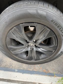 Toyota Highlander 2022 Wheels with Tires and Sensors Size 18