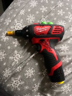 Screwdriver gun Milwaukee m12 with one 2.0 battery for 80$