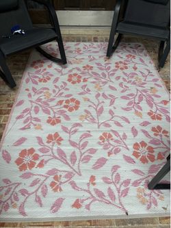 Outdoor patio rug
