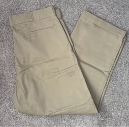Dickies’s loose fit khaki Jean’s