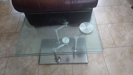 Motion Glass Cocktail Table