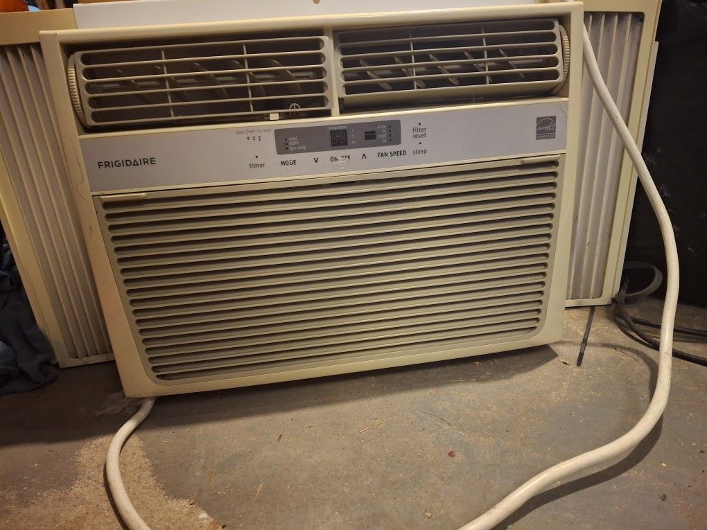 Window AC Unit