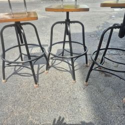 Adjustable Barstool( ×3)