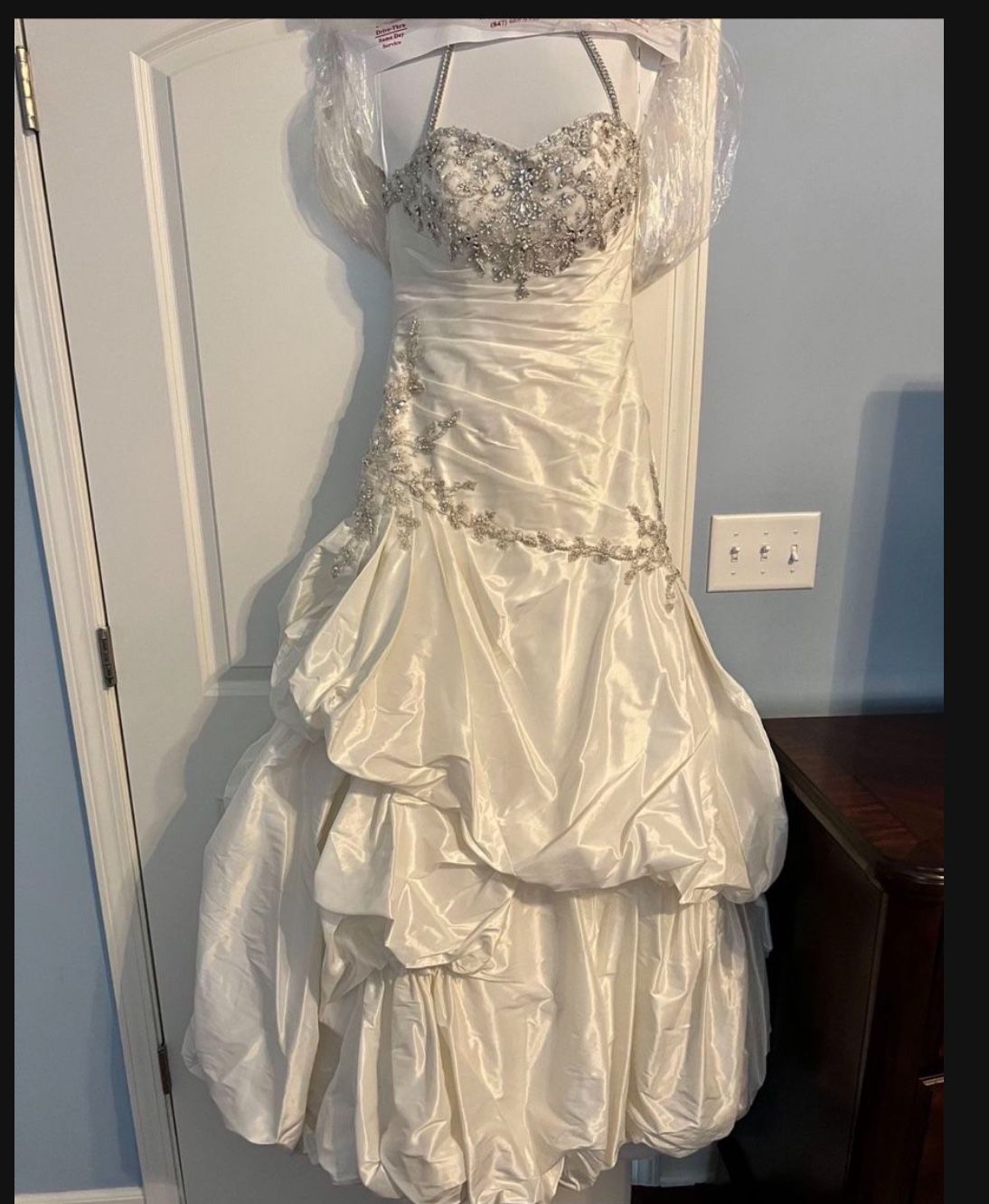 Beautiful Taffeta wedding dress size 8