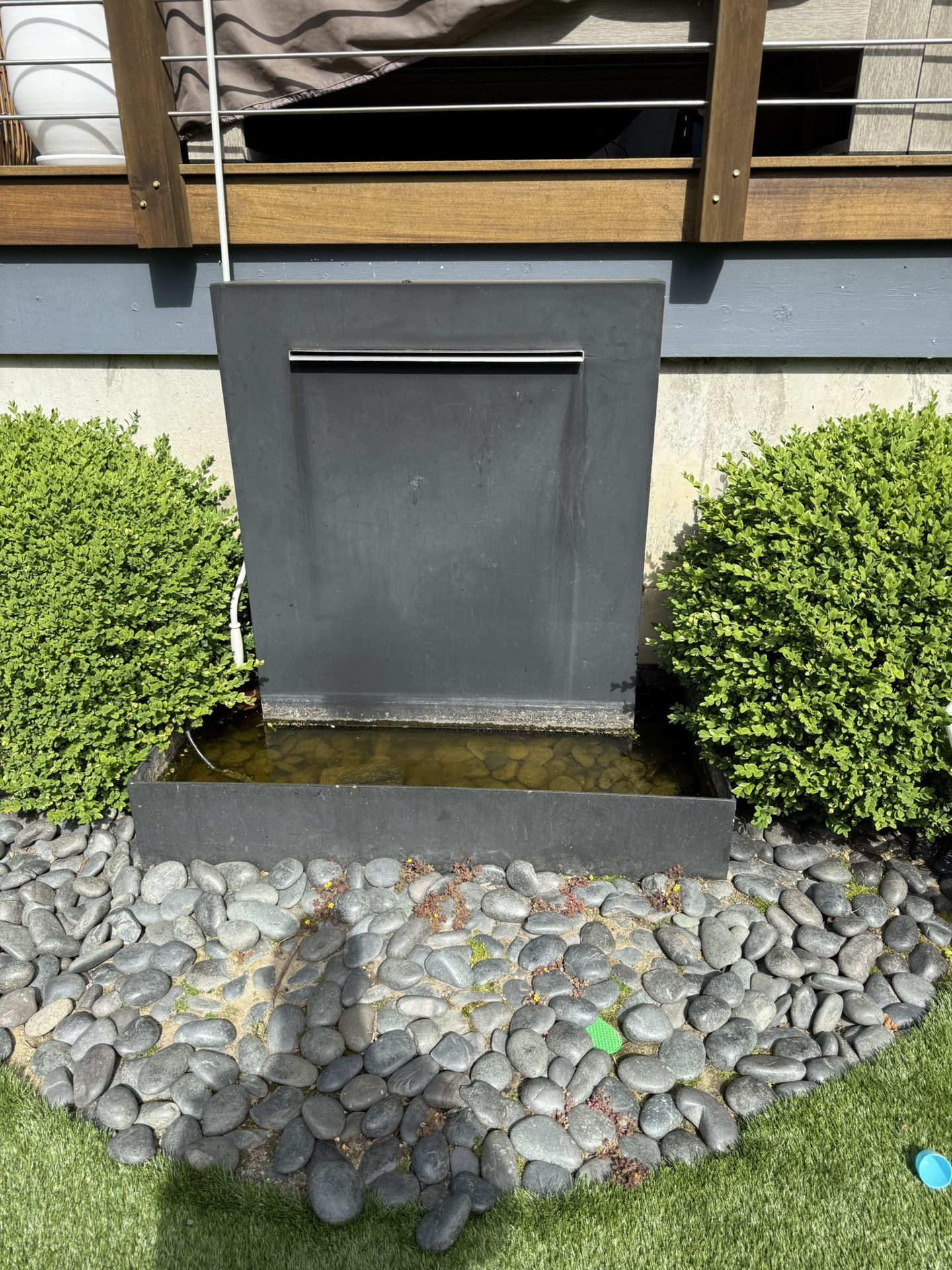 Outdoor water feature Fountain