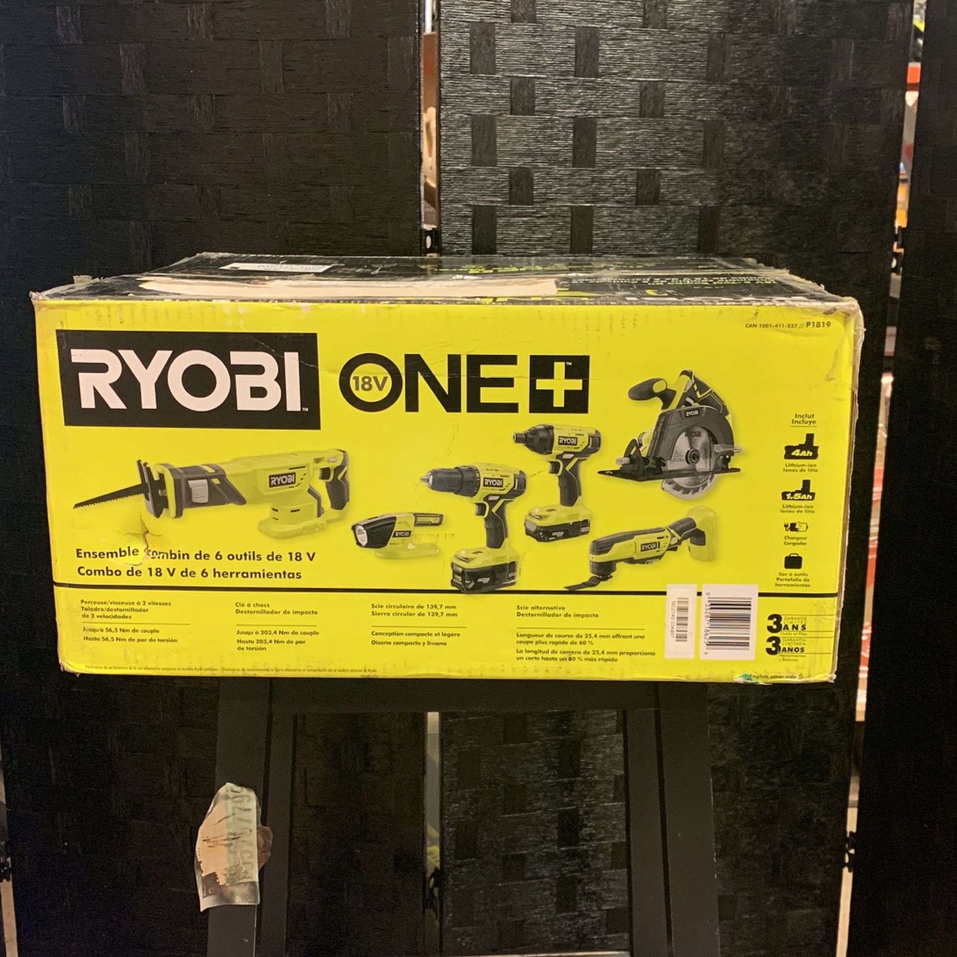 RYOBI P1819. 18 V ONE + Lithium Ion. Combo Kit (6 Tools.) Drill/Driver. Impact Driver,Reciprocating Saw. Multi-Tool,LED Work light 4.0 Ah & 1.5 Ah