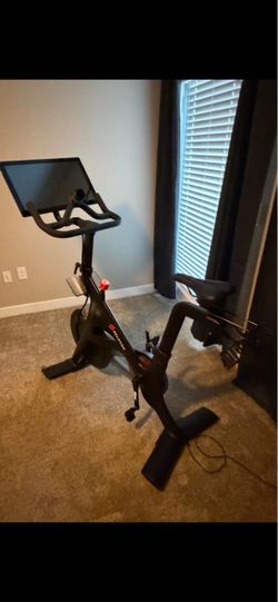 Peloton Indoor Exercise Bike with Screen gen 3