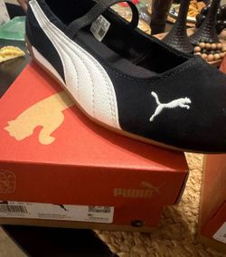 pumas  women’s 8. 8.5 new