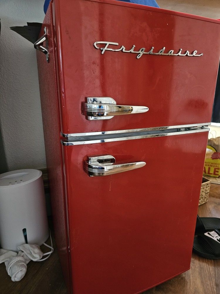 Frigidaire Mini Fridge