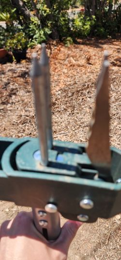 4-Claw Detachable Weed Puller Tool,46'' Long Weeding Tool with Long Handle Stainless Steel Claws Gardening Weed Pulling Tool for for Lawn, Yard, Garde