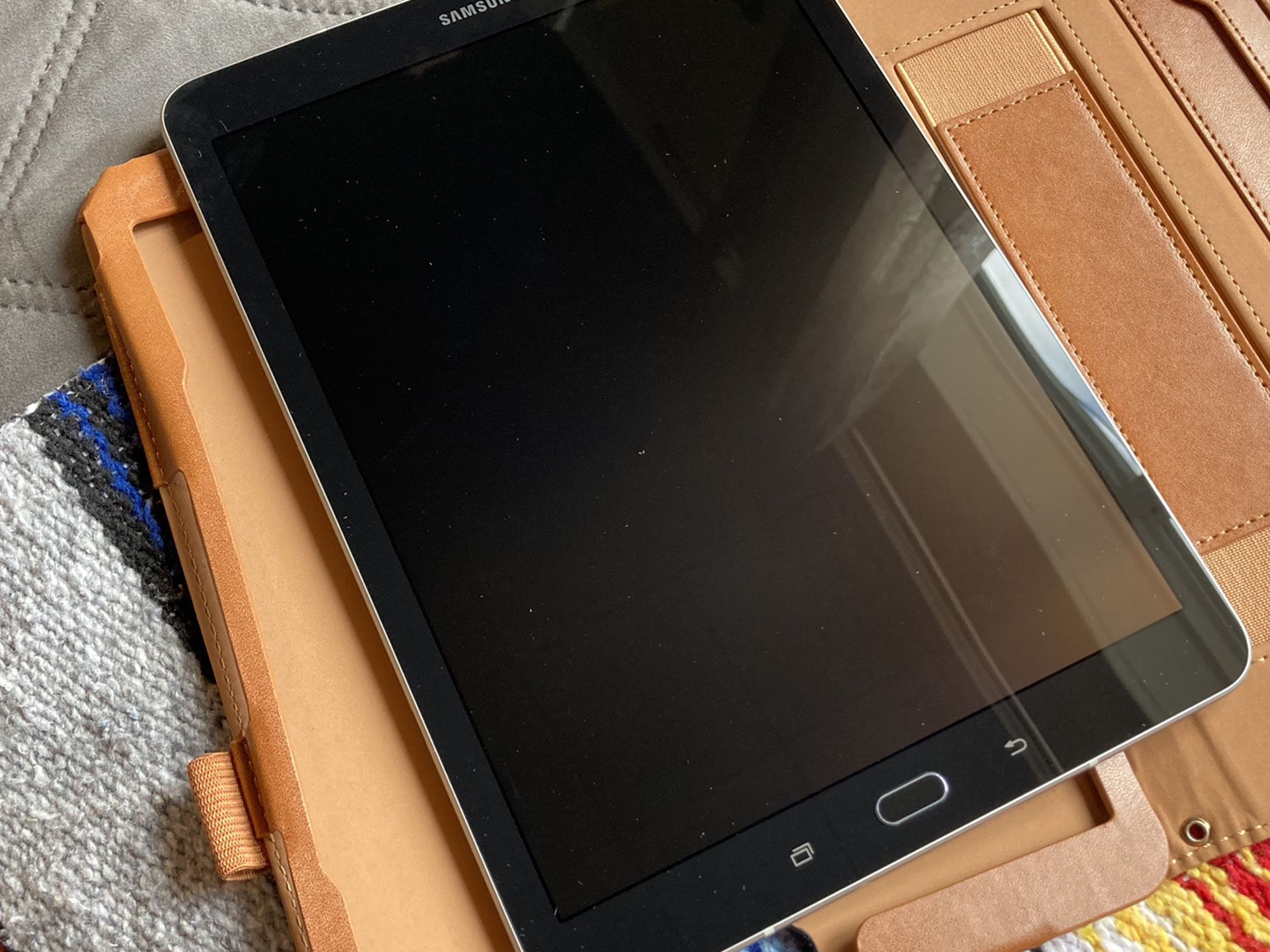 Samsung Galaxy Tab S3 SM-T820 + Case