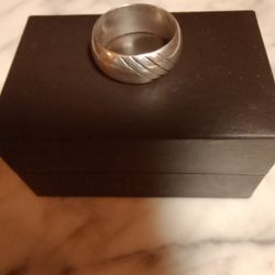 Vintage 925 Sterling Silver Men's Ring Size 8 Weight 10.2 Grams.