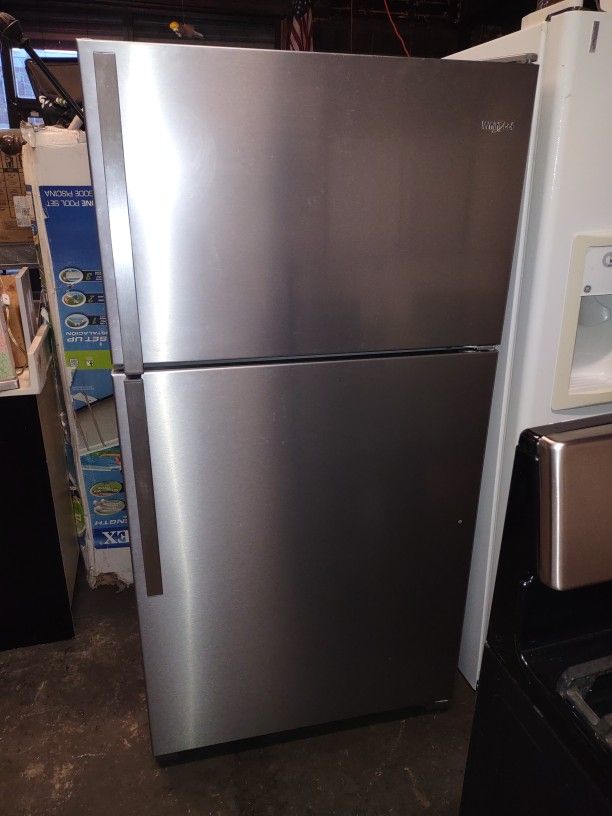 Whirlpool 33 In Refrigerator Like New Condition