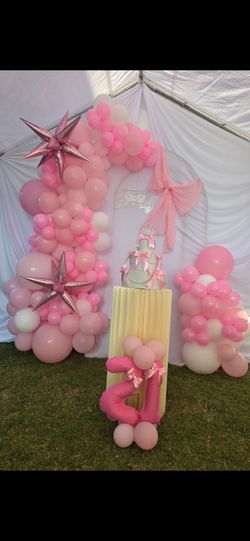 Tables centerpieces Happy Birthday.