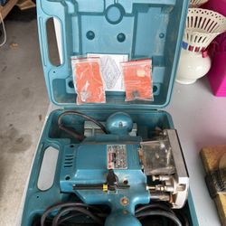 Makita plunge Router 