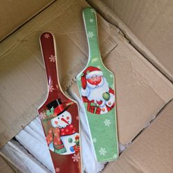 BRAND NEW - XMAS Glass spatulas green and red