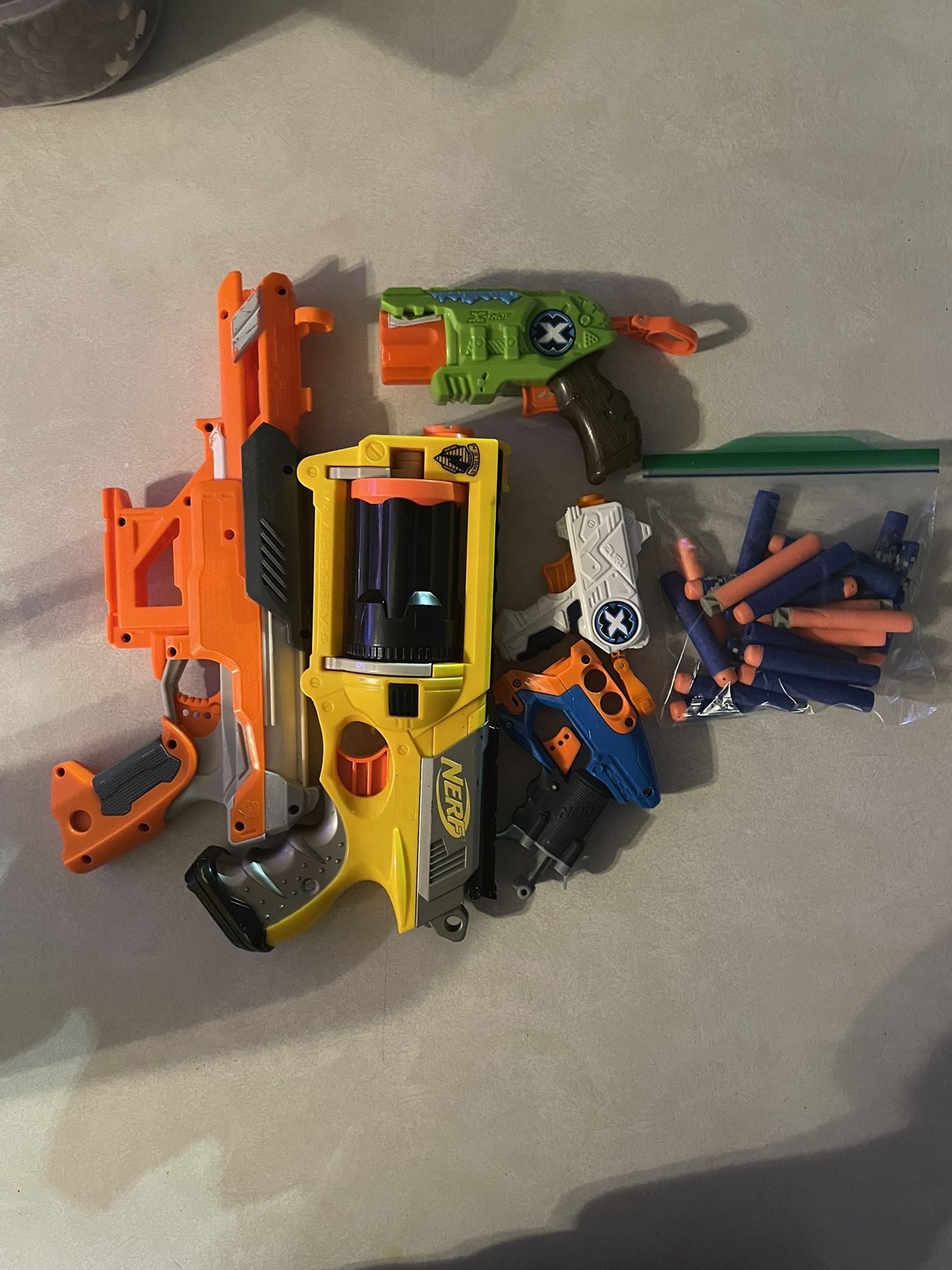 Nerf Guns / Pistolas de juguete