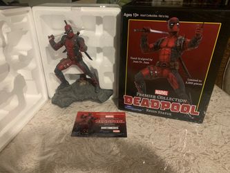 Deadpool statue