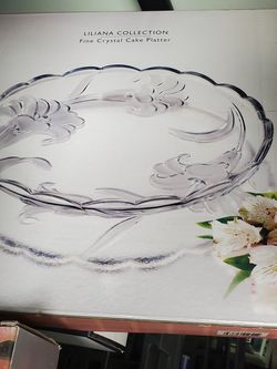 Crystal cake platter