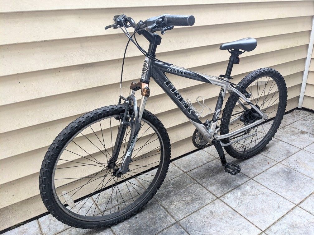 Trek 4300 26" 24-Speed Hybrid Gravel/Mountain/Road Bike - Front Shocks - Light 15" Aluminum Frame - Shimano System Set (MSRP $420)