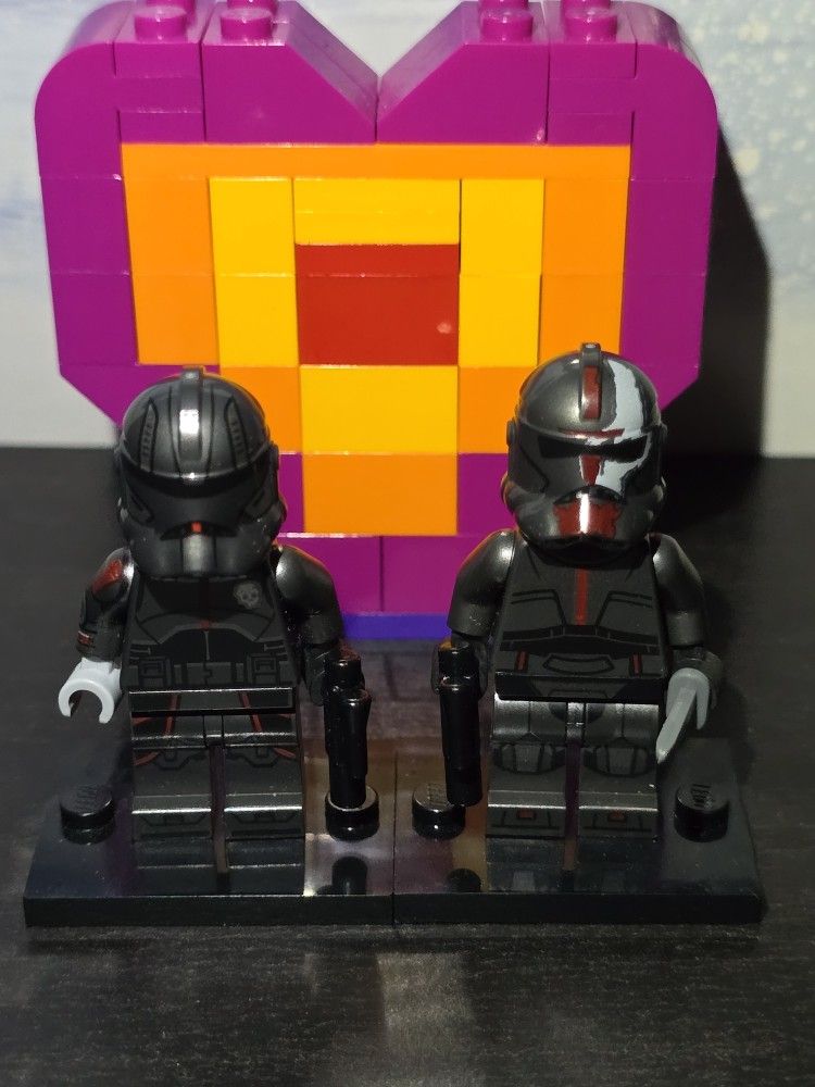 Echo and Hunter Lego Minifigures