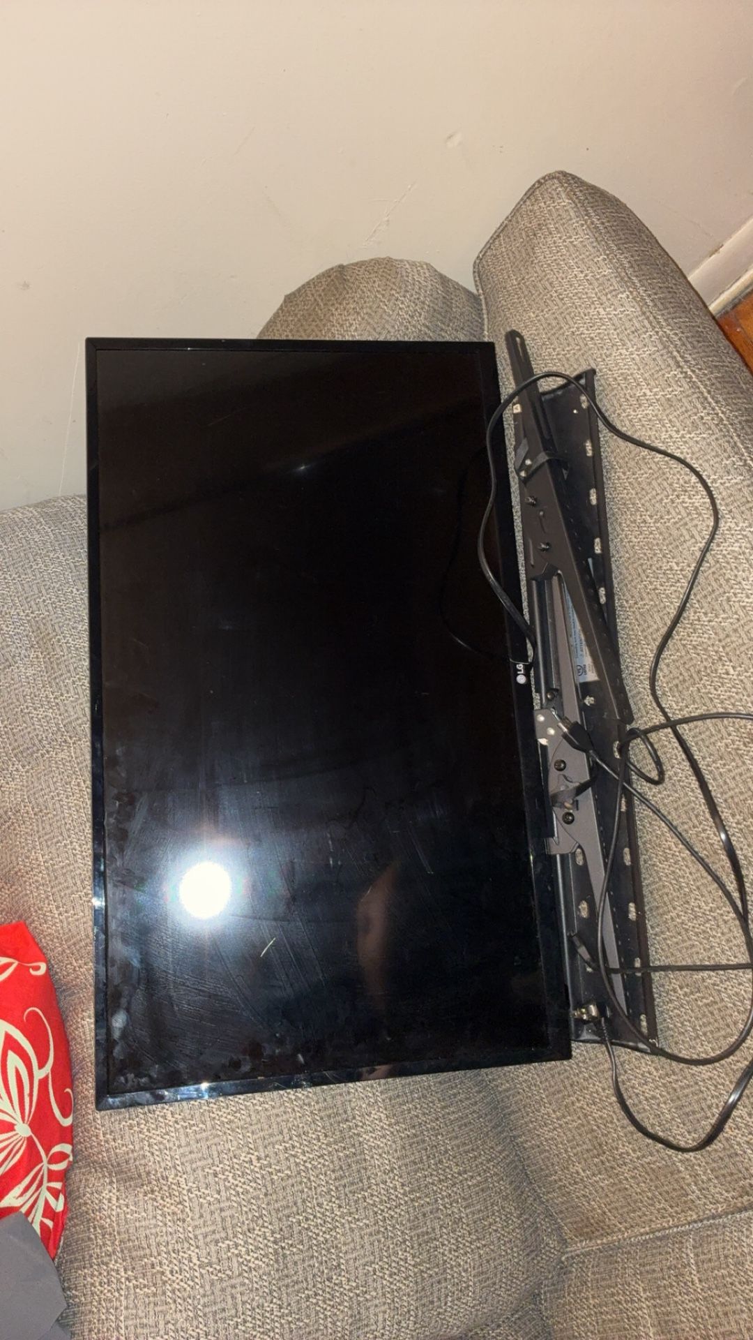 40 Inch Flat LG Tv, Black, Comes With Tv Mount