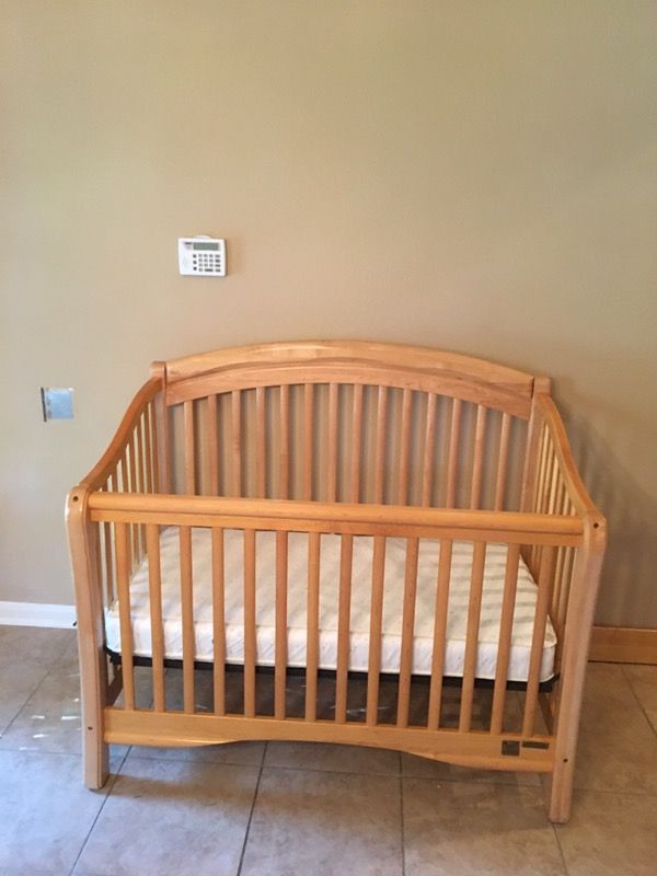 Simmons Solid Maple Wood Crib Set