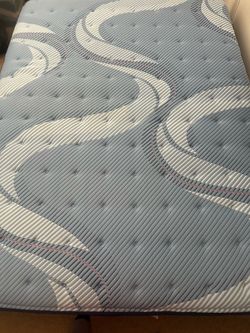 Sealy Posturepedic Pro Queen Mattress - Great Condition (Pick up only)