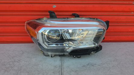Toyota Tacoma Right Side Headlight 2016-2023