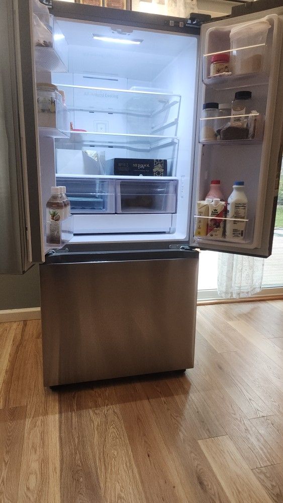 Samsung Refrigerator Like New