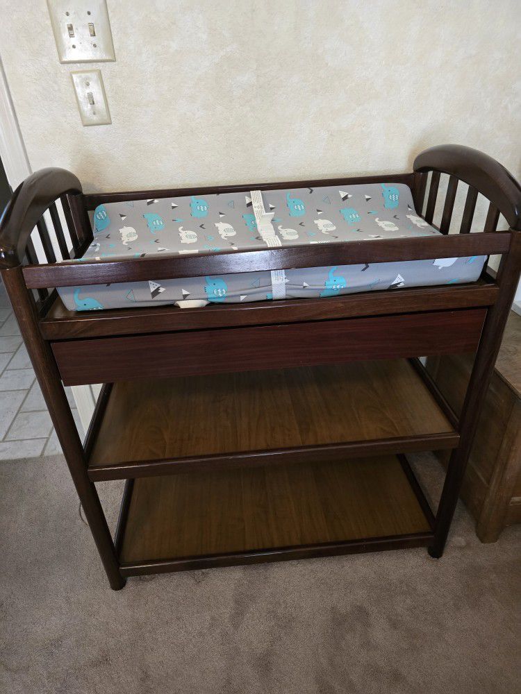 Changing Table With Pad and Two Covers