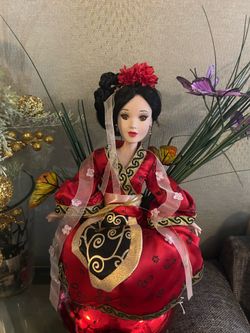 Ceramic Geisha Japanese Beautiful Woman 16 inches high