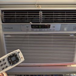 Frigidaire 10,000 BTU Air Conditioner W/Remote 