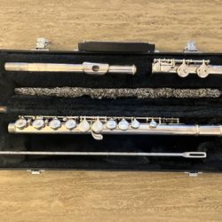 Yamaha 225-SII Flute With Case 
