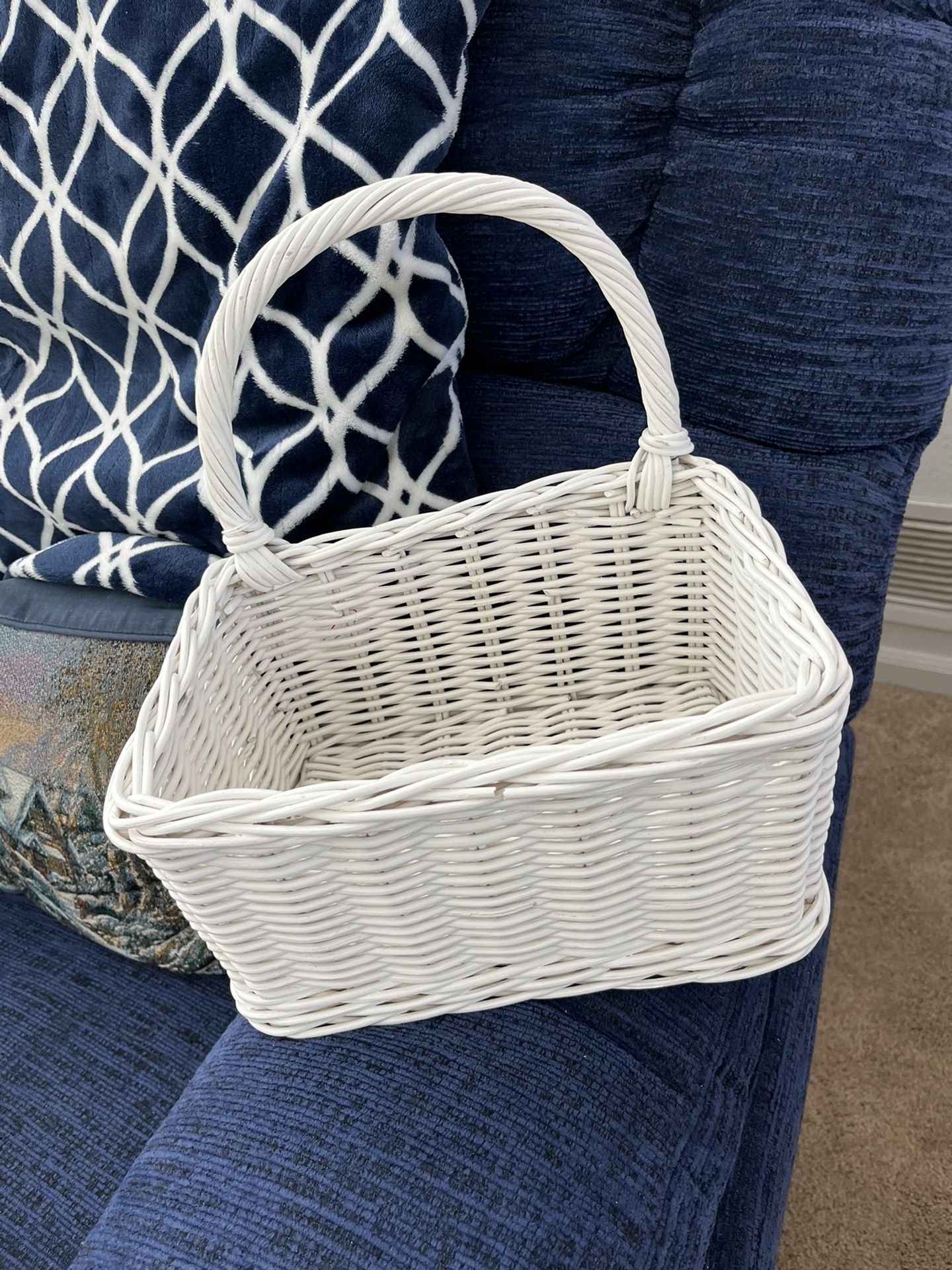 Wicker Basket (Mail/ Post / Etc.) White /Handle